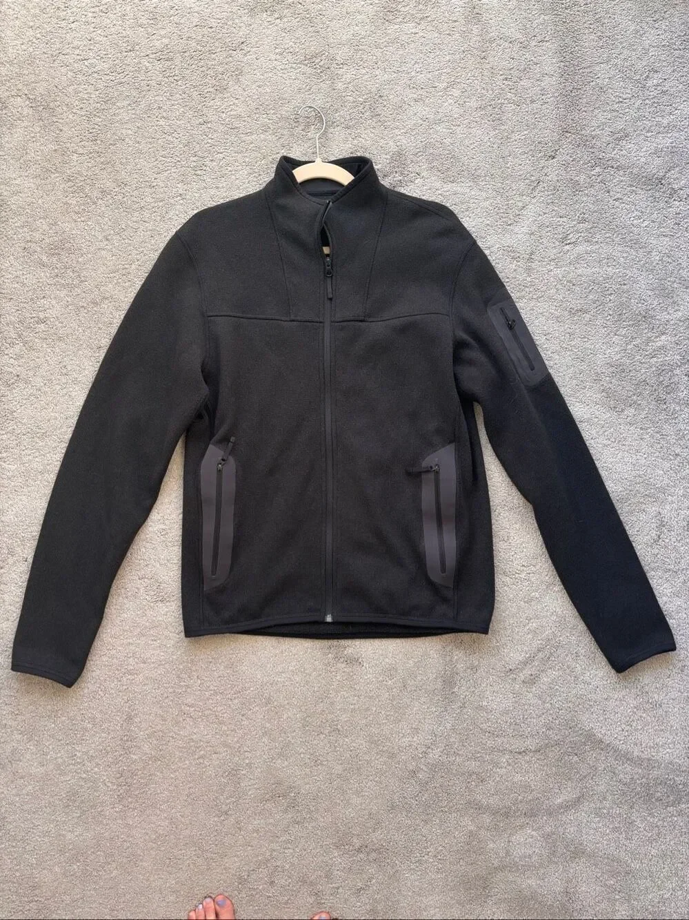 Arc’teryx covert full zip black fleece, outdoors Med